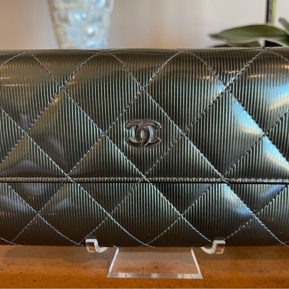 RARE Khaki CHANEL Quilted CC Logo Black Enamel Patent Leather Long Bifold Wallet - Picture 3 of 12